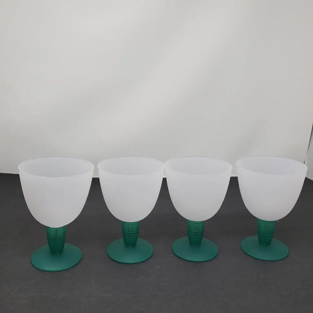 Tupperware Stemmed Green Plastic Impressions Dessert Parfait Cups Set of 4 #4094